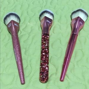 IT COSMETICS LOVE IS THE FOUNDATION BRUSHES (2)